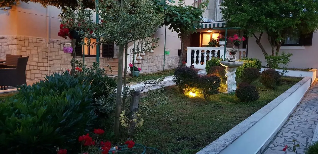Apartments Maletic Pula 0*,